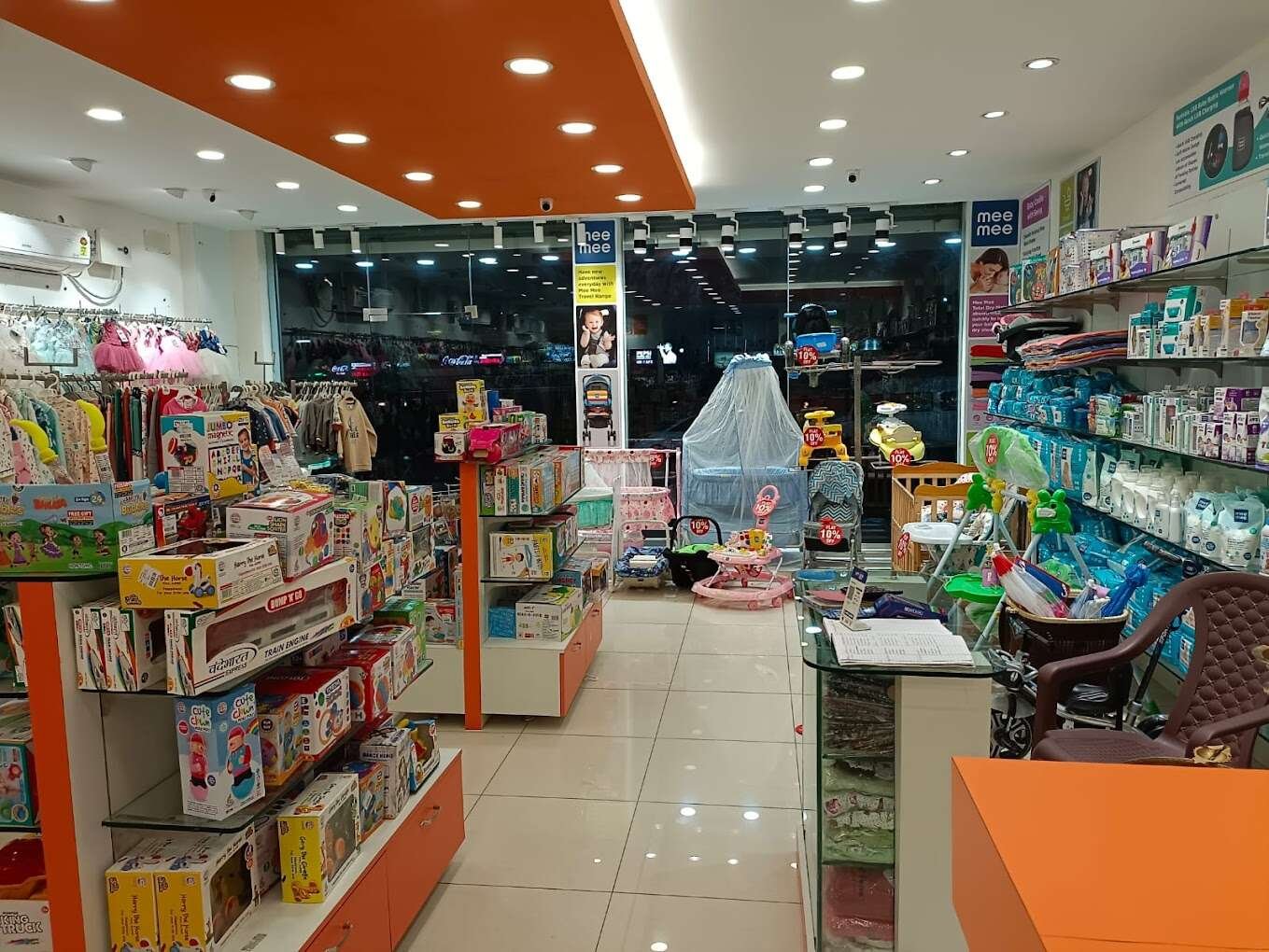 Cute Babies Kids and Pregnant Mom Shopping Store